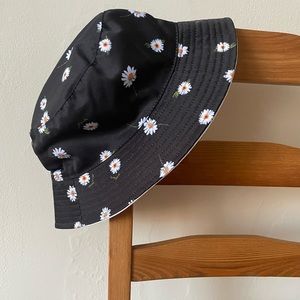Alice + Olivia reversible bucket hat